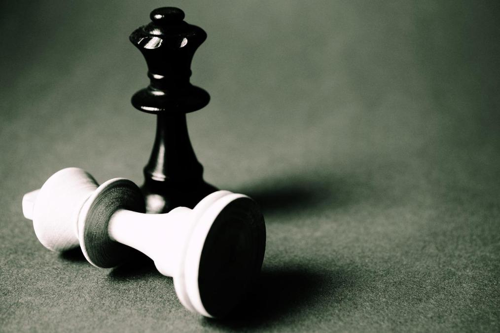 Start-Ups: Are you playing Chess or Poker?