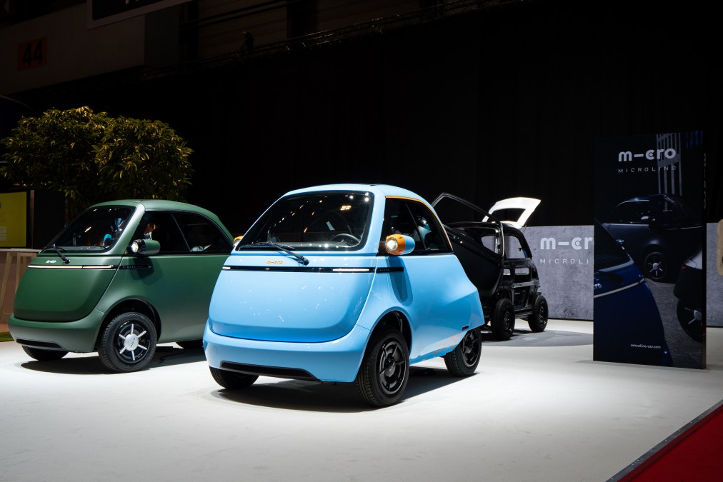 Micro unveils mini electric car that requires no driver’s license