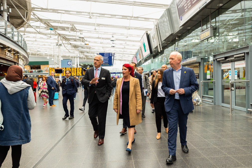 UK Government and EV industry discuss 2030 goals