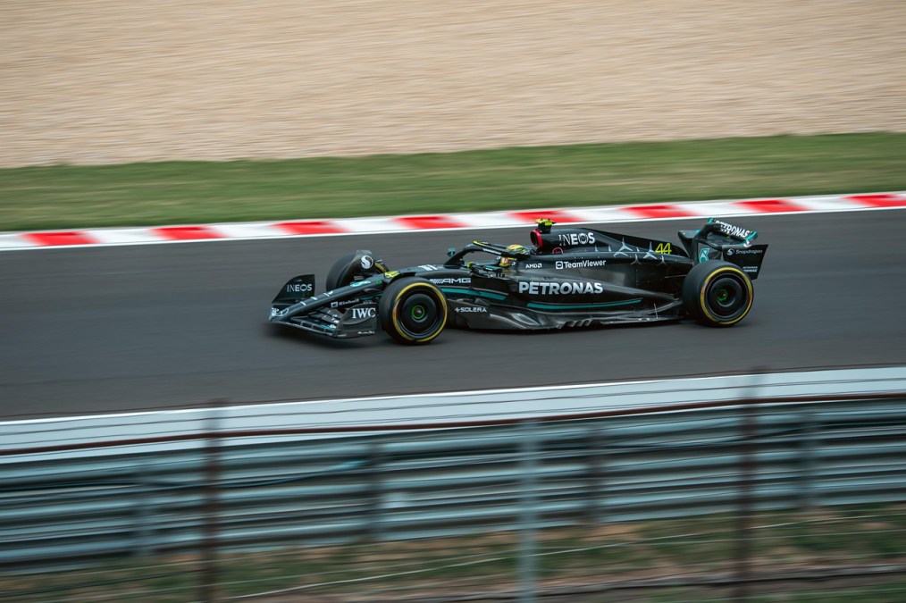 Mercedes-AMG Petronas F1 team purchases nature-based carbon credits