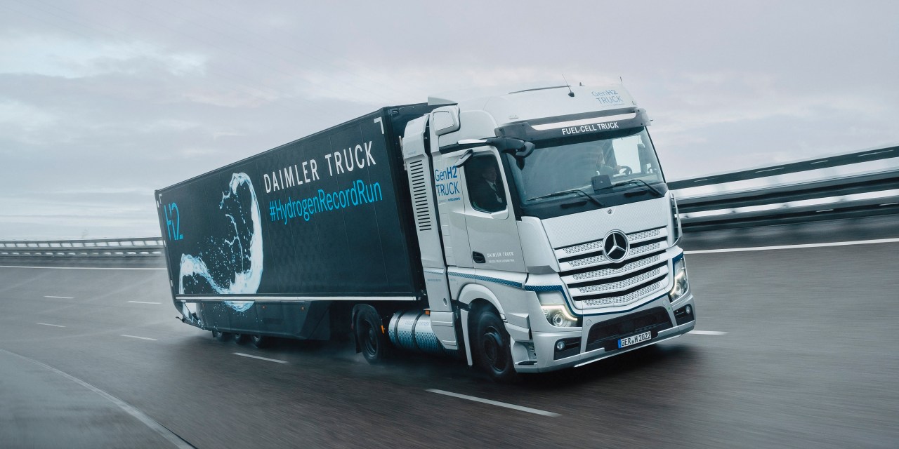 Daimler gets funding for hydrogen trucks from Germany