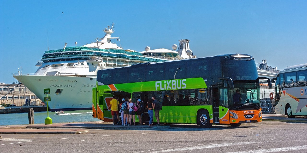 FlixBus launches new international services and extended UK with partners