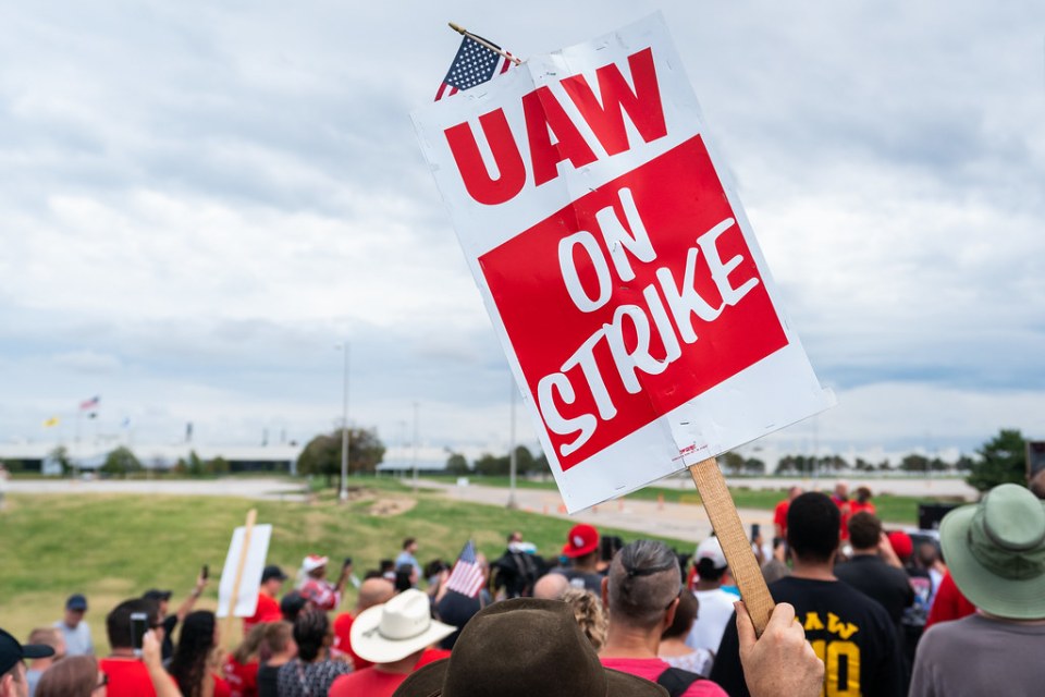 UAW ratifies record contract deals with the Big Three