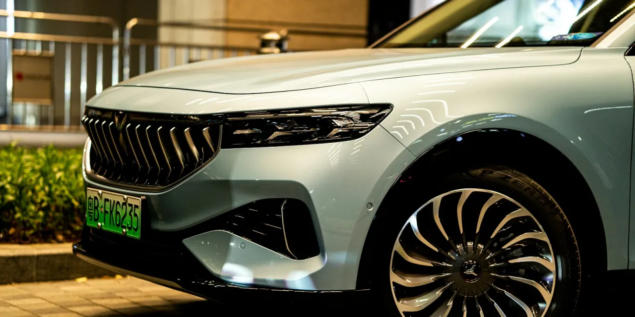 Huawei and Dongfeng sign Chinese EV partnership