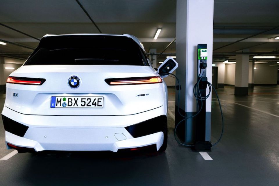 Non-internet dependent EV charging technology gets BMW backing