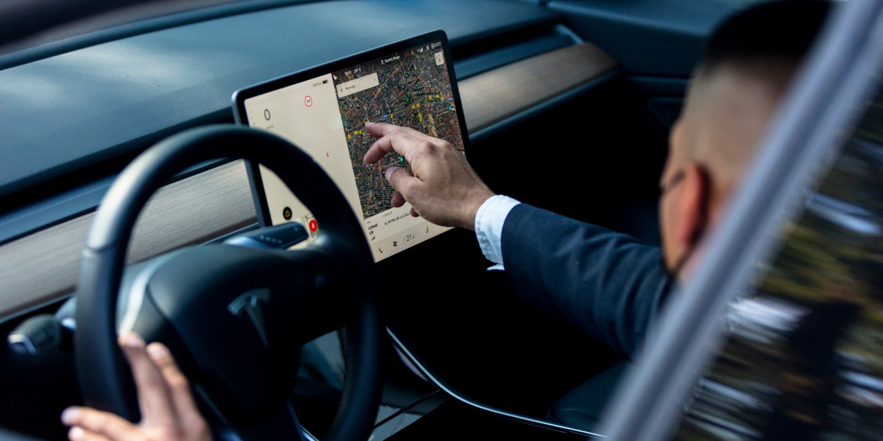 Cabify promotes electriﬁcation of collaborative drivers and taxis via Tesla