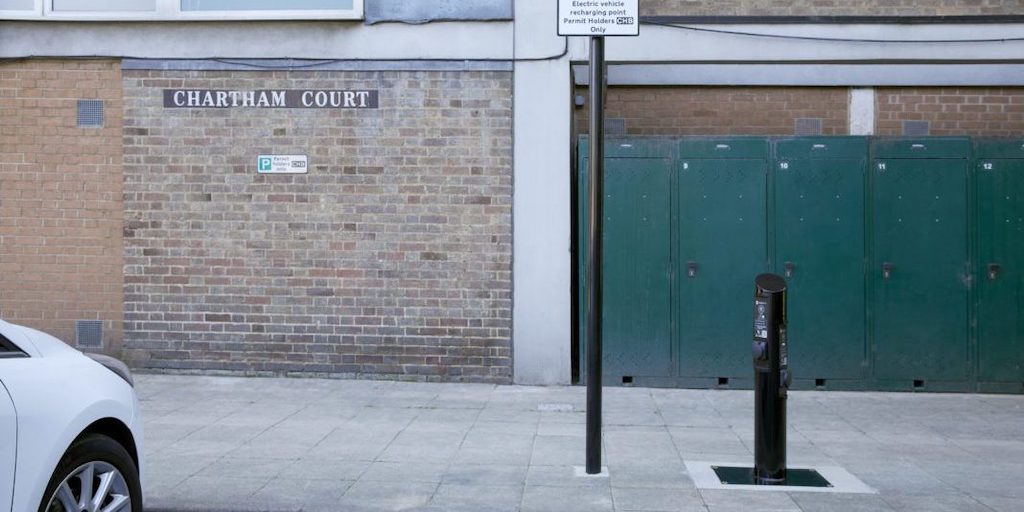 Connected Kerb launches ultra-compact bollard dual-charger