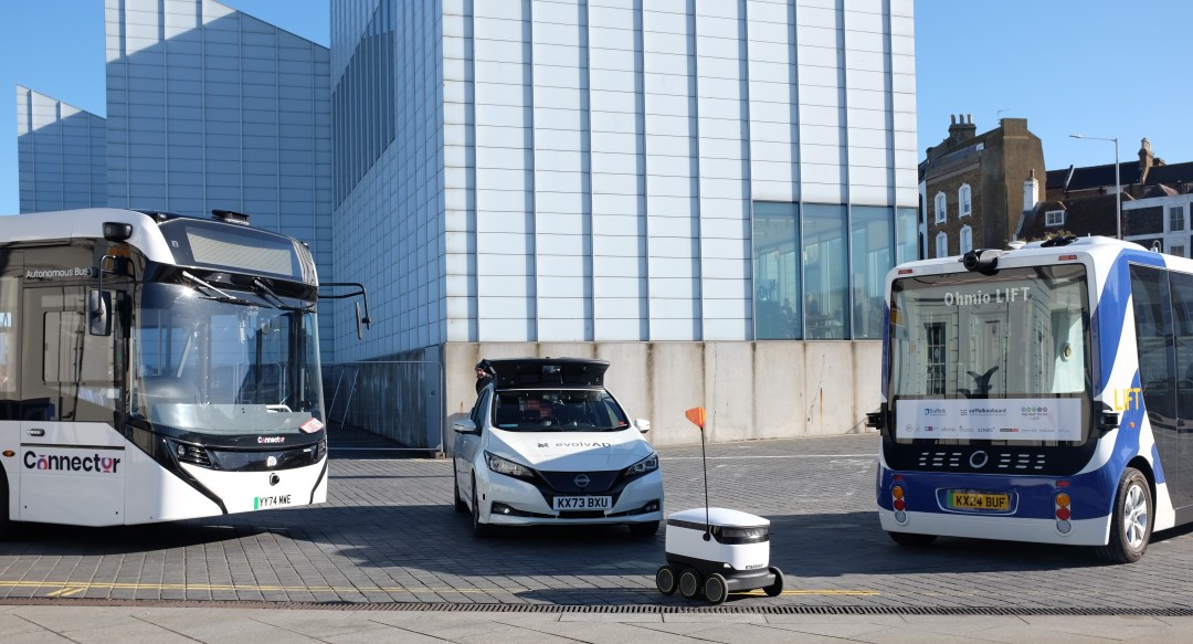 Enviro100AEV Bus wins “2025 Vehicle of the Year” at Self-Driving Industry Awards in Margate