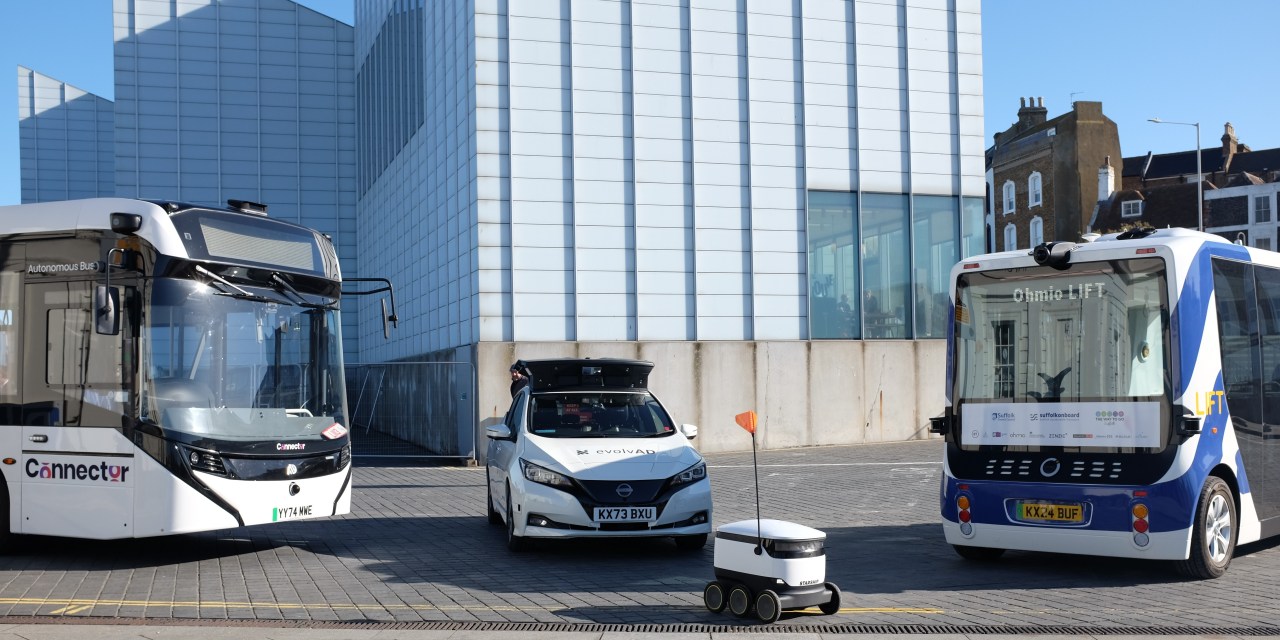 Enviro100AEV Bus wins “2025 Vehicle of the Year” at Self-Driving Industry Awards in Margate