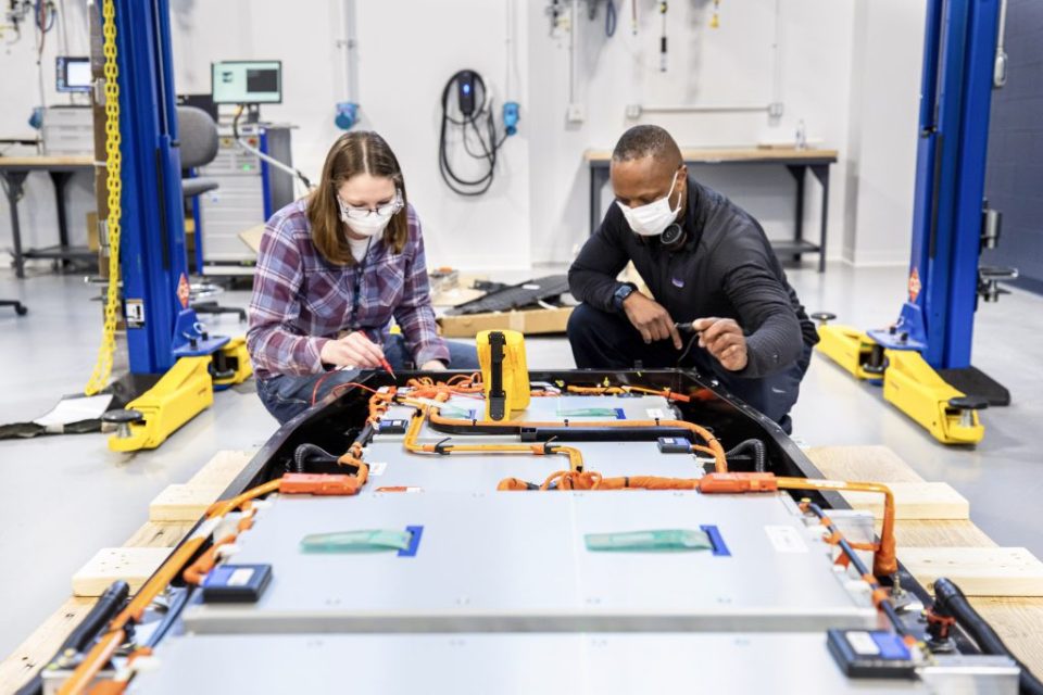 Ford establishes global battery centre to accelerate breakthrough cell technology
