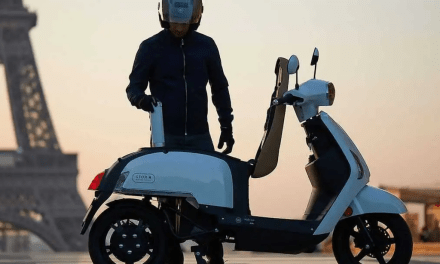 Hydrogen powered scooter prototype refuelled by canisters in seconds