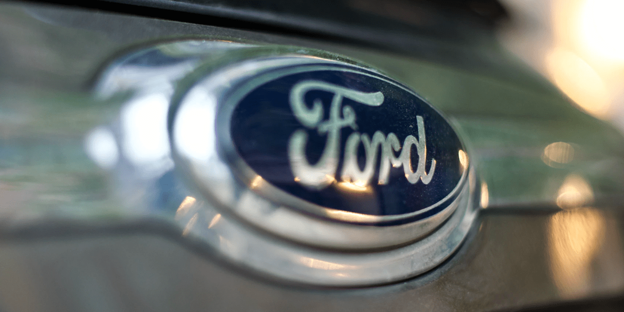 Ford working on mobile app to alert drivers of pedestrians nearby
