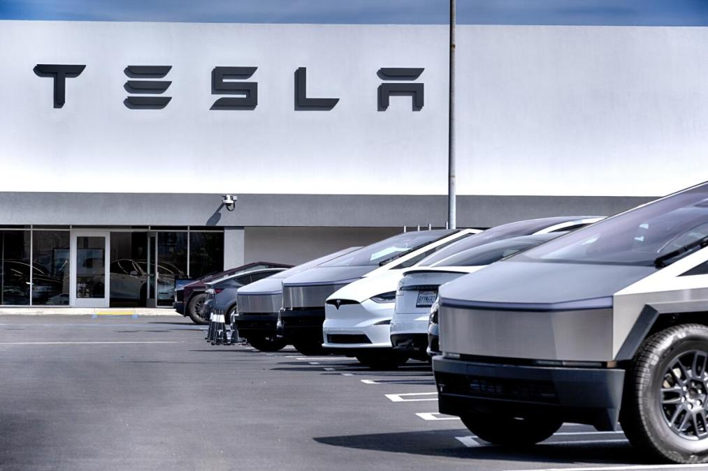 Tesla embraces recurring revenue, offering FSD autonomy as a subscription-only service
