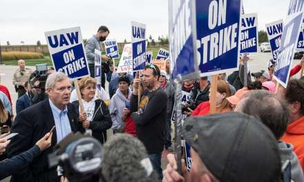 150,000 autoworkers threaten to strike in Detroit