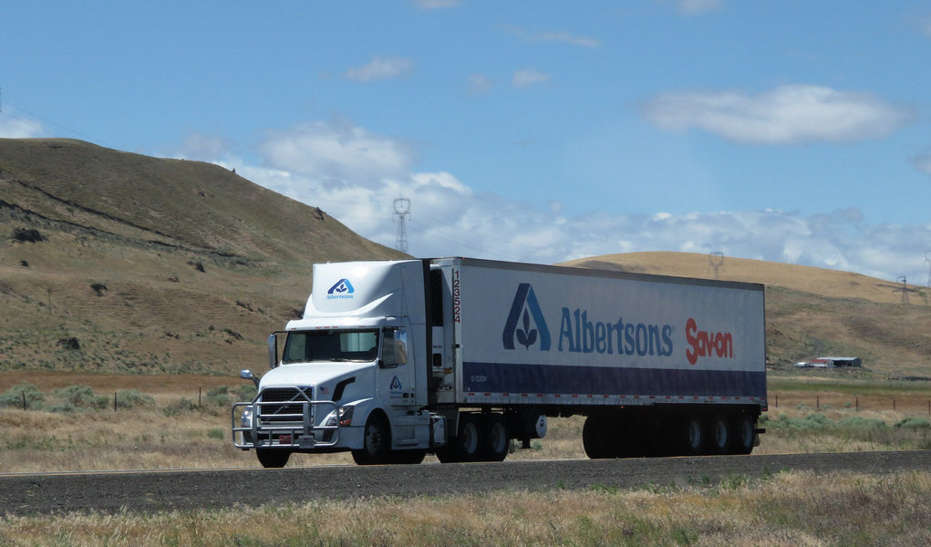US grocery chain takes delivery of Volvo all electric refrigerated heavy trucks