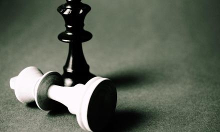 Start-Ups: Are you playing chess or poker?
