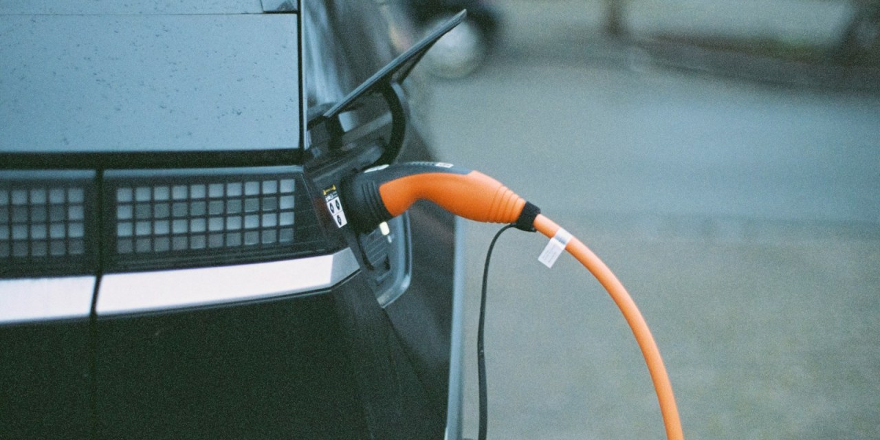 BMS vs Analytics: Why on-board battery management is not enough for ensuring the health and safety of electric vehicle batteries