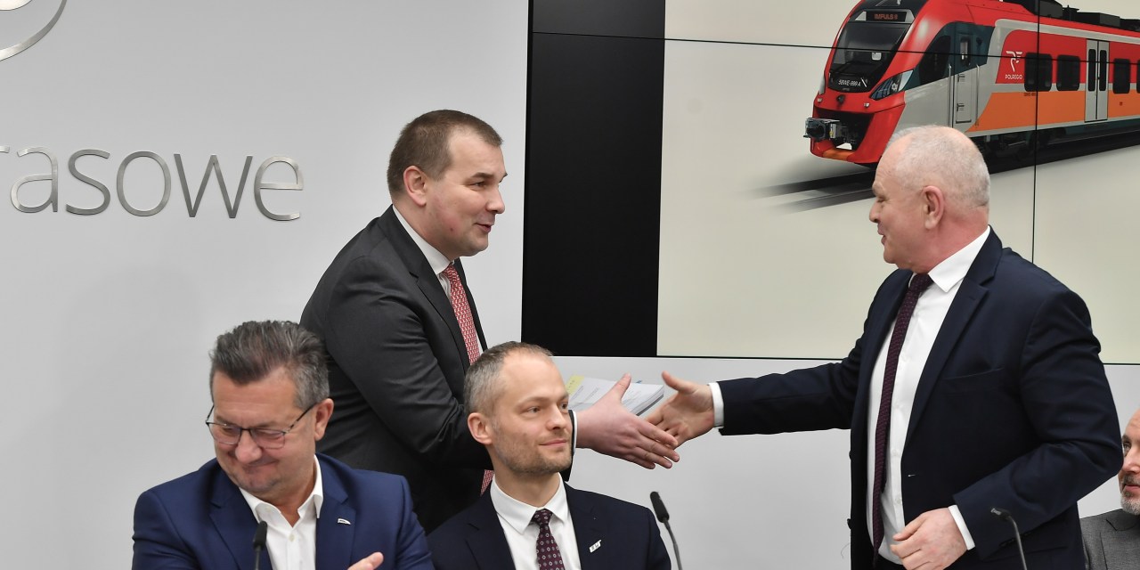 PolReigo signs framework agreements for 200 electric trains