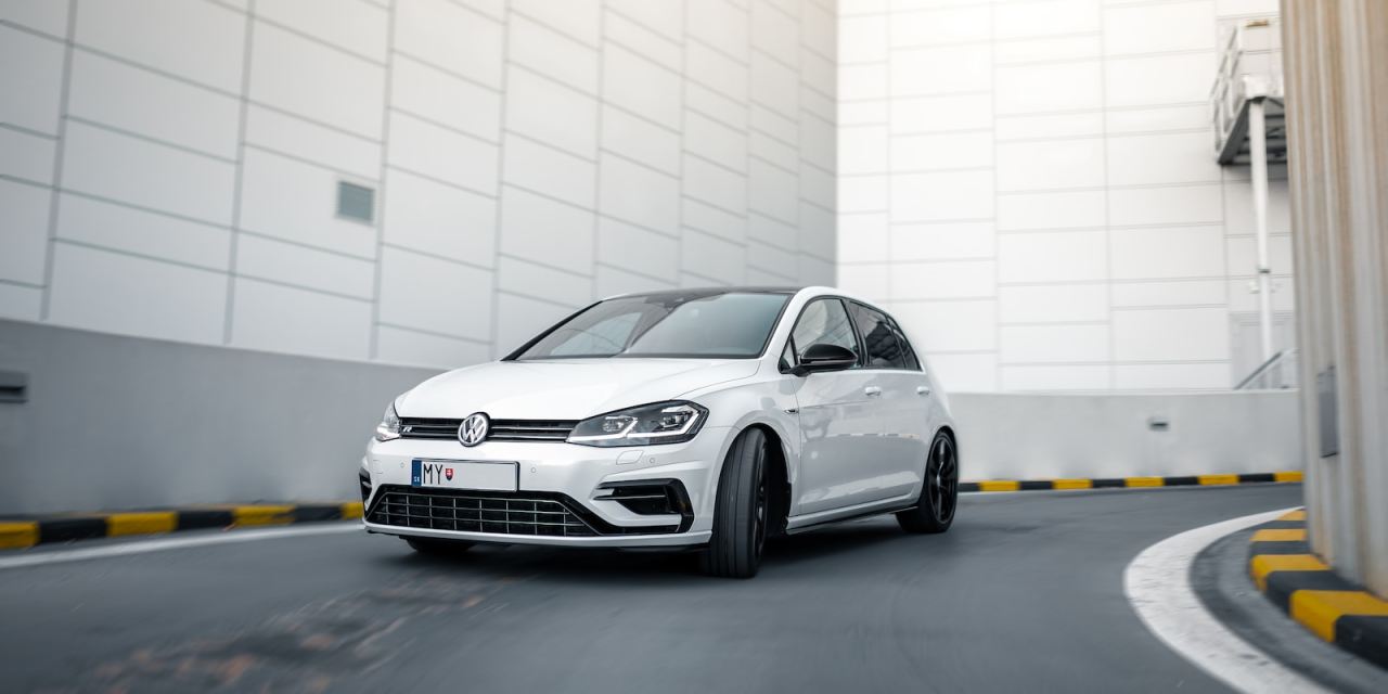 Volkswagen to invest $1 billion euros into new procurement centre in China