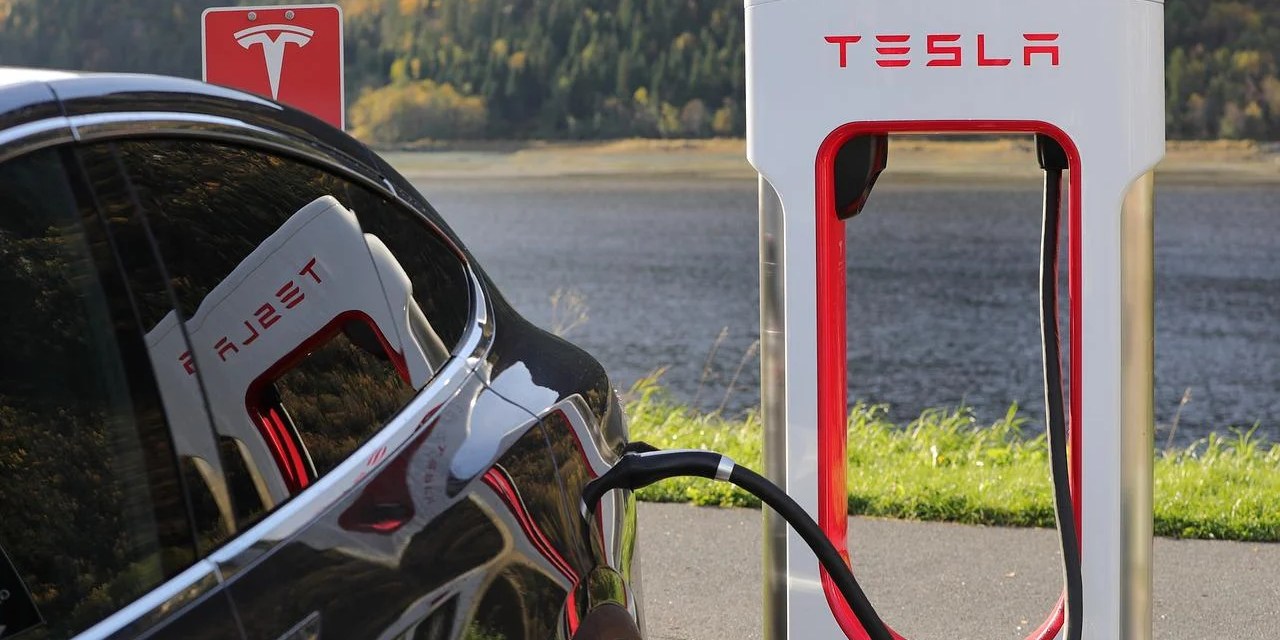 Tesla to open up Superchargers to non-Tesla owners later this year